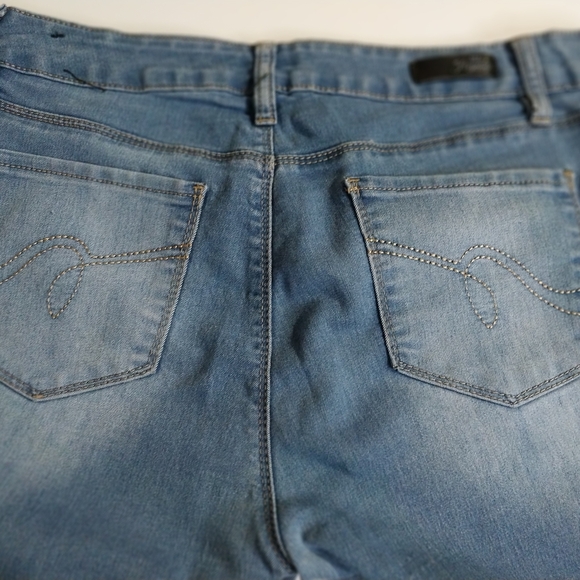 Royalty Women's Size 10 Blue Jeans - Picture 4 of 12